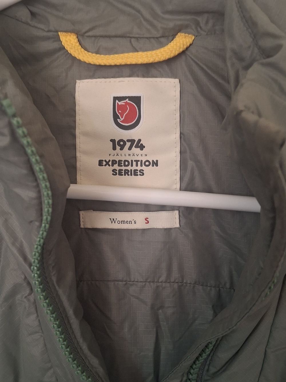Women’s Quilted Lightweight Jacket in Sage Green - Fjällräven Style - Picture 4 of 4